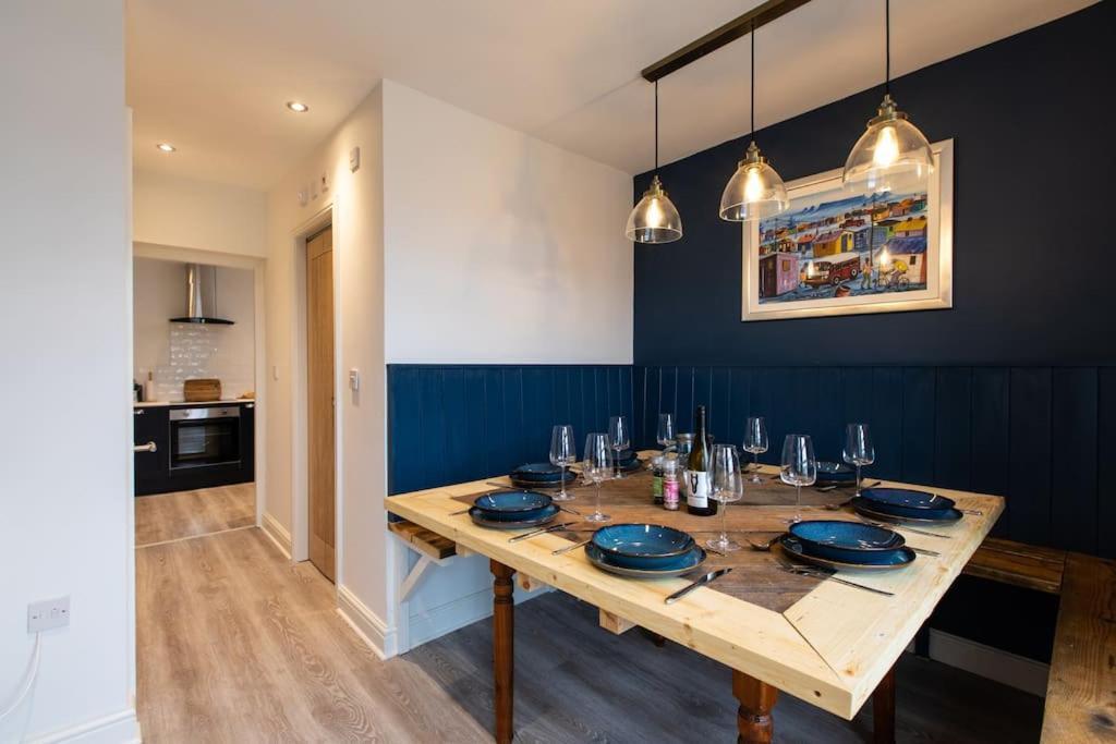 Herring Girl House - Harbourside Property, Sleeps 8 Scarborough Exteriör bild