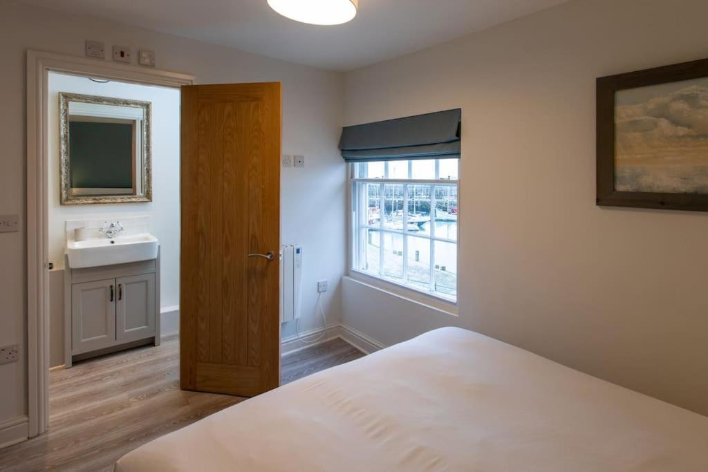 Herring Girl House - Harbourside Property, Sleeps 8 Scarborough Exteriör bild