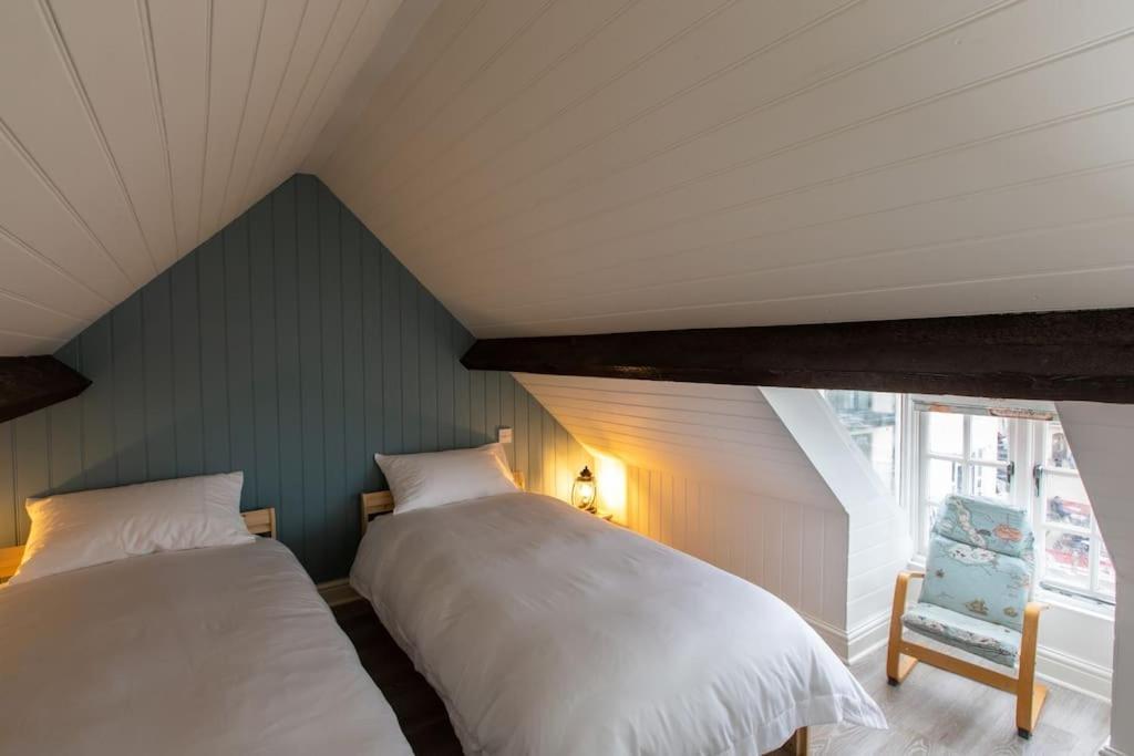 Herring Girl House - Harbourside Property, Sleeps 8 Scarborough Exteriör bild
