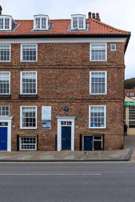 Herring Girl House - Harbourside Property, Sleeps 8 Scarborough Exteriör bild