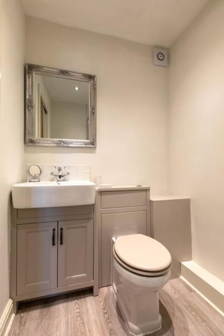 Herring Girl House - Harbourside Property, Sleeps 8 Scarborough Exteriör bild